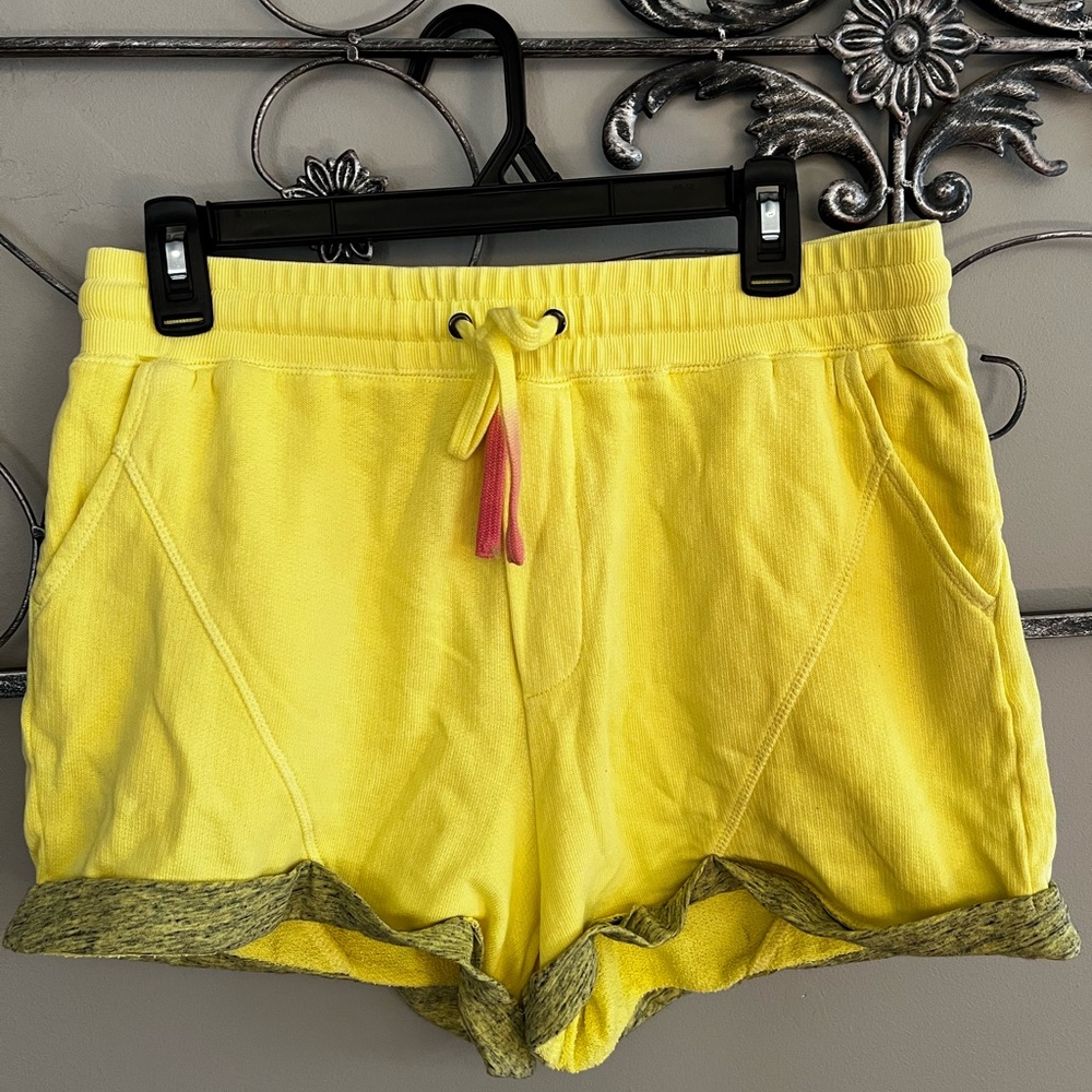 Splendid Women's Ferry Active Rolled Short yellow nwt $118 size medium